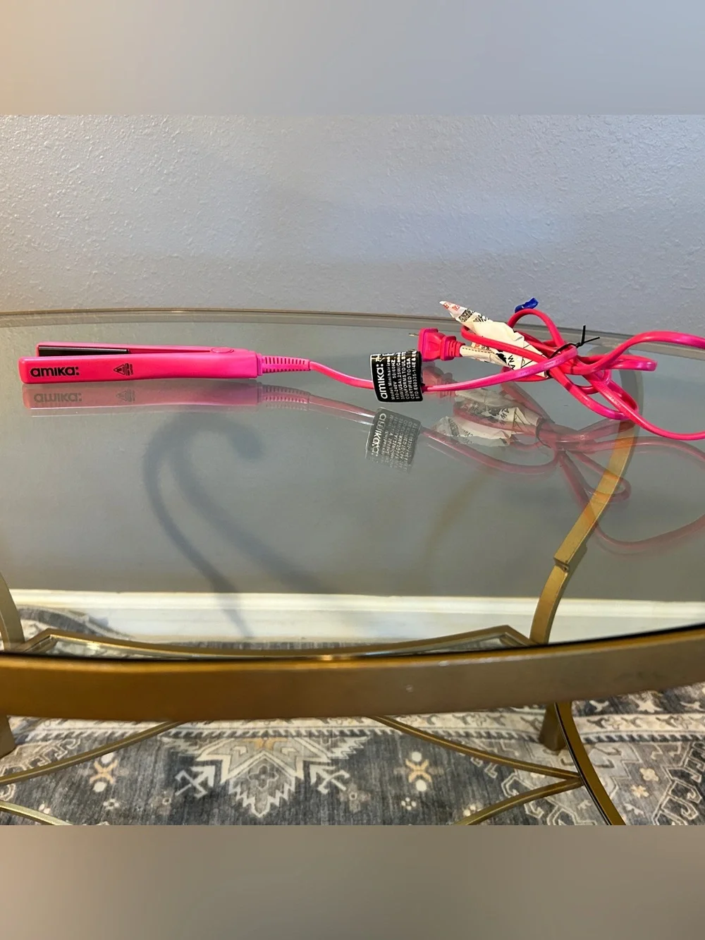 Amika Mini Hair Straightener – Hot Pink – Dual Voltage – Excellent Condition